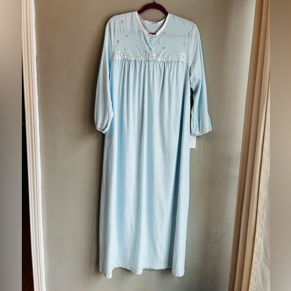 Schrank Vintage Light Blue Embroidered Nightgown Size Large Satin Trim